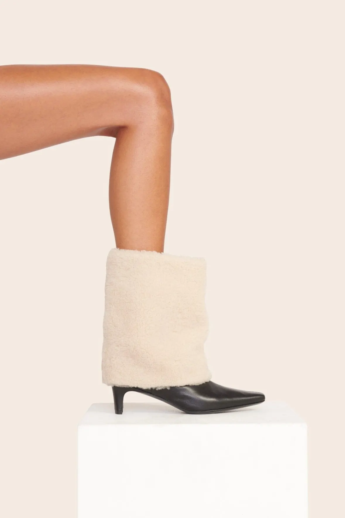 The Boot Shop<STAUD WALLY FOLDOVER BOOT BLACK CREAM BLACKCREAM